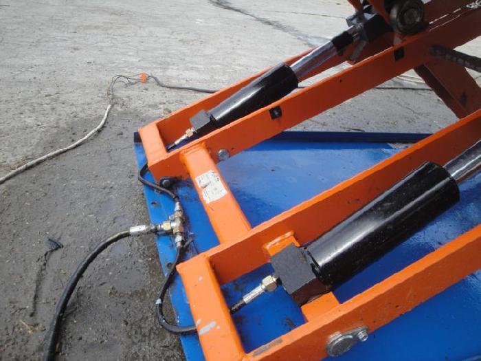 Hydraulic scissor lifts EDMOLIFT  TCM 2000 B 